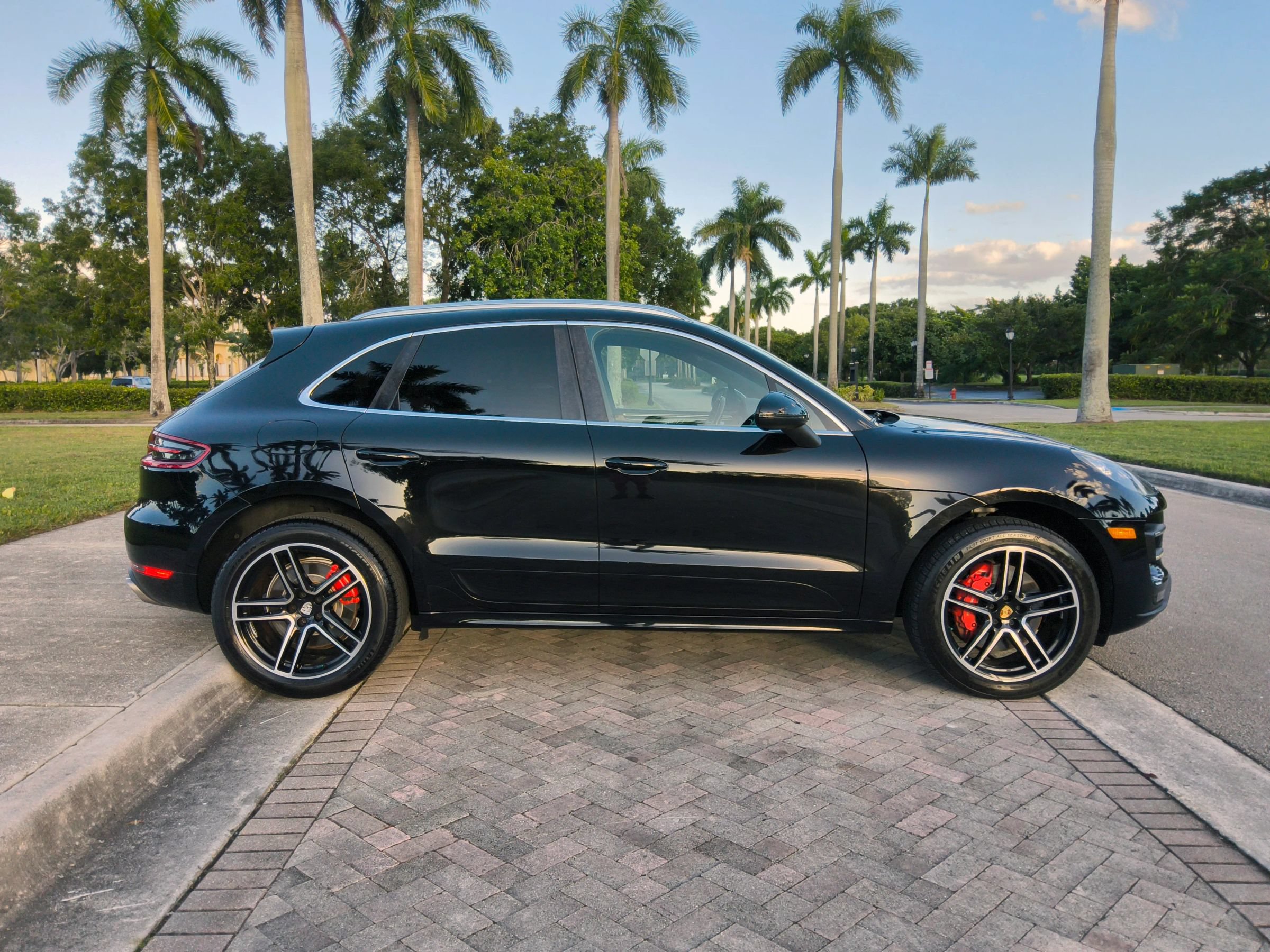 Used 2018 Porsche Macan Turbo AWD/4WD image 8