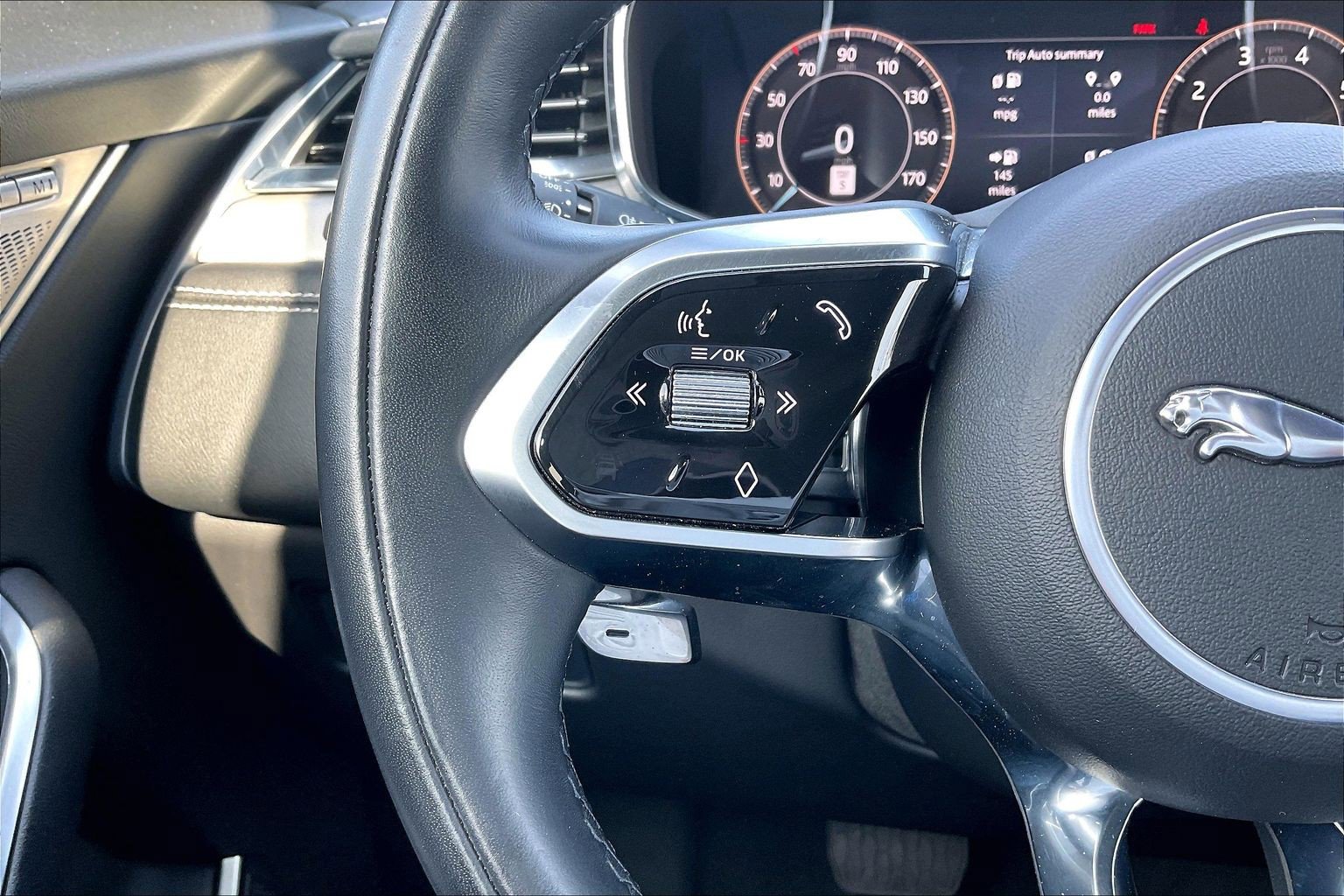 Used 2024 Jaguar F-PACE R-Dynamic S image 21