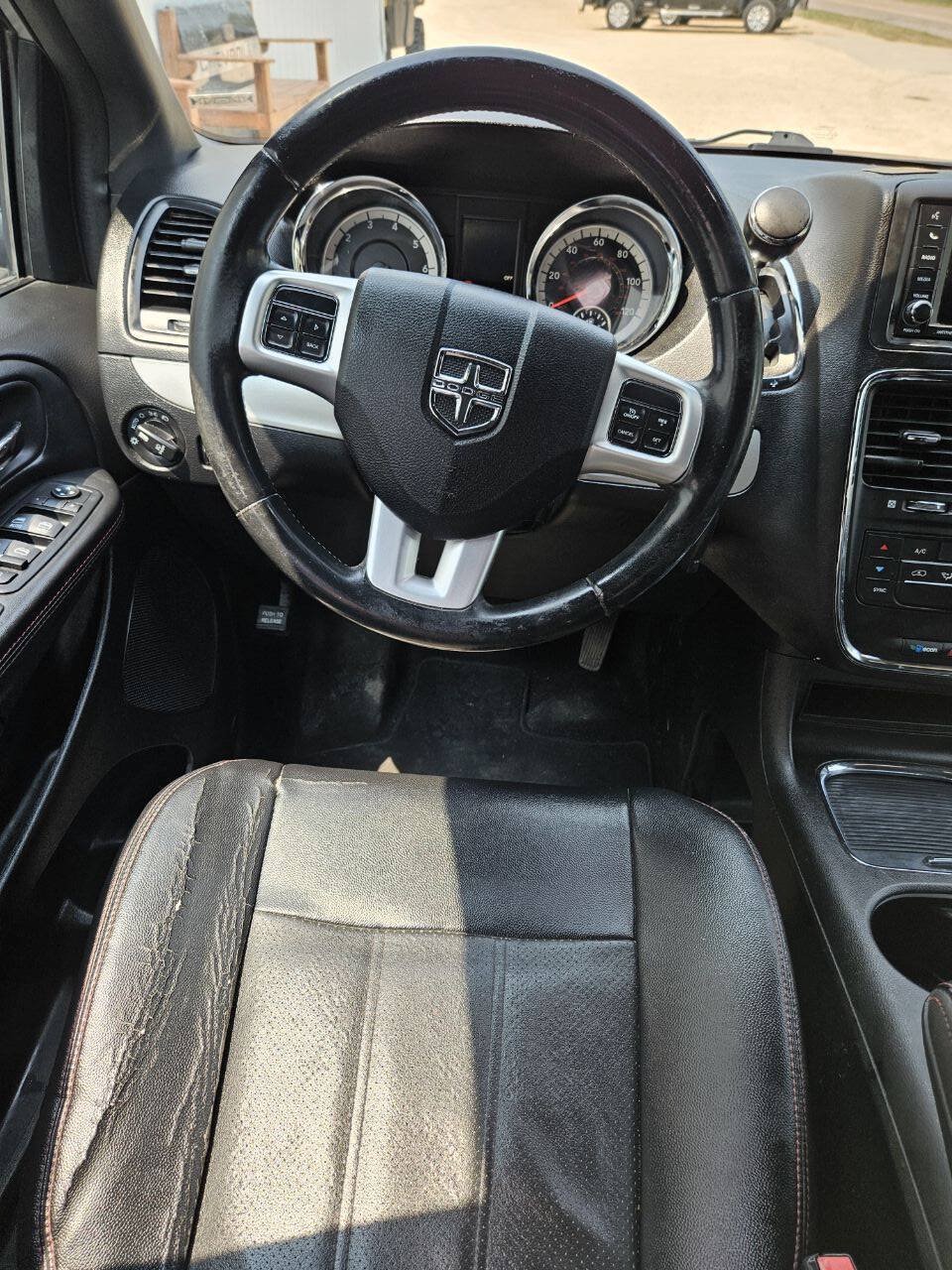 Used 2015 Dodge Grand Caravan R/T FWD image 10