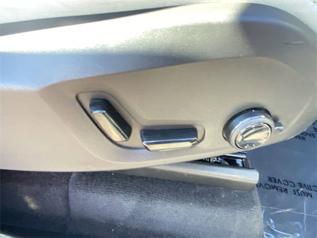 Used 2022 Volvo XC90 T8 R-Design w/ Advanced Package image 13