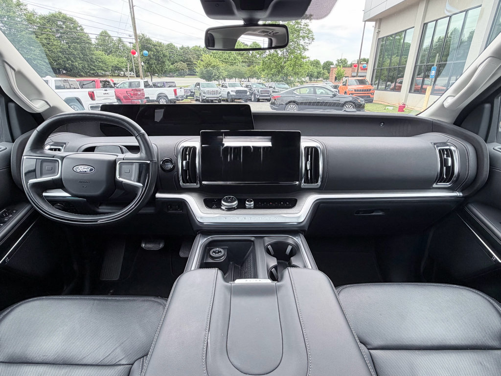 Used 2025 Ford Expedition Platinum AWD/4WD image 14