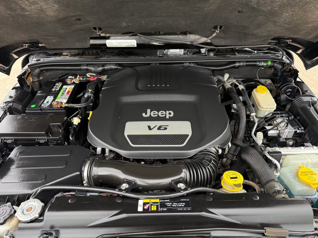 Used 2017 Jeep Wrangler Unlimited Sahara w/ Mopar Chrome Edition Group AWD/4WD image 30