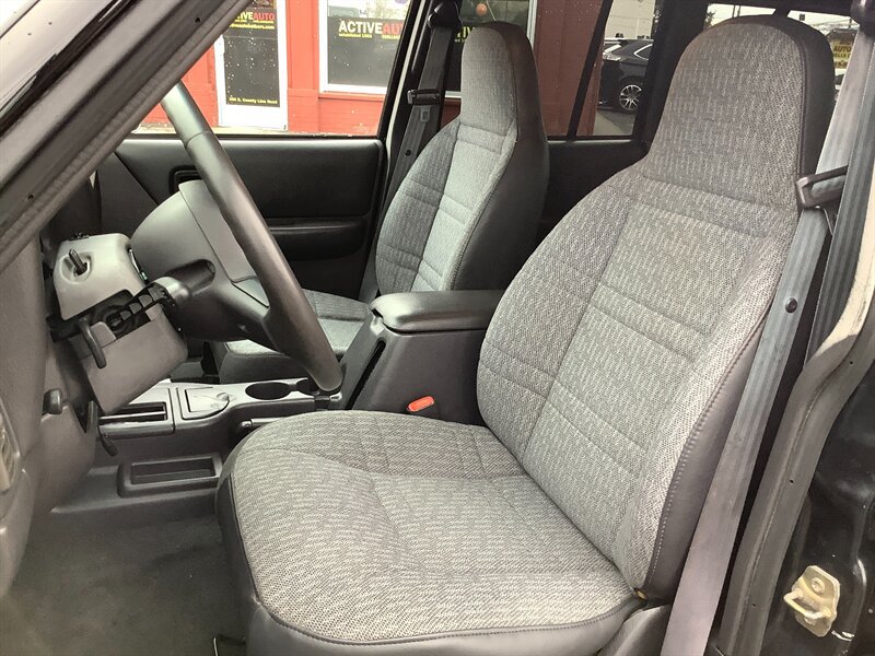 Used 2000 Jeep Cherokee SE RWD image 12