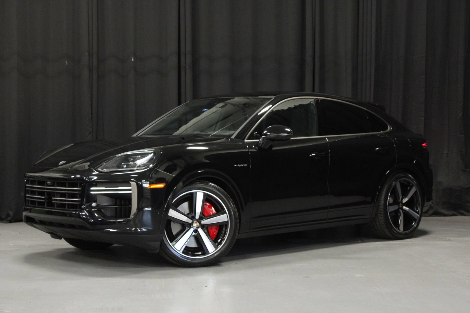 Certified 2025 Porsche Cayenne Turbo w/ Premium Package Plus AWD/4WD image 1