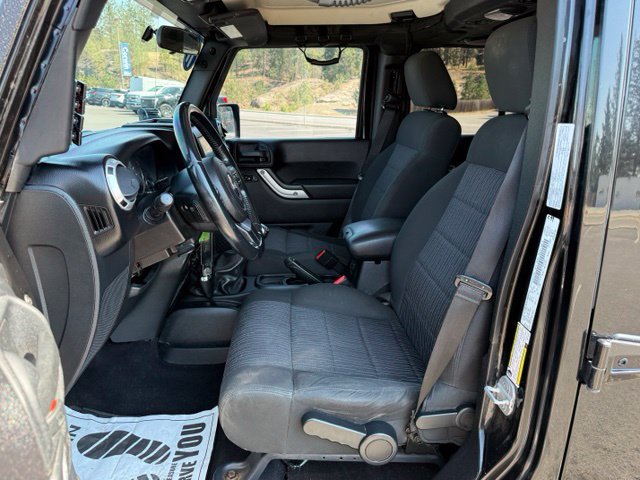 Used 2011 Jeep Wrangler Unlimited Sahara AWD/4WD image 2