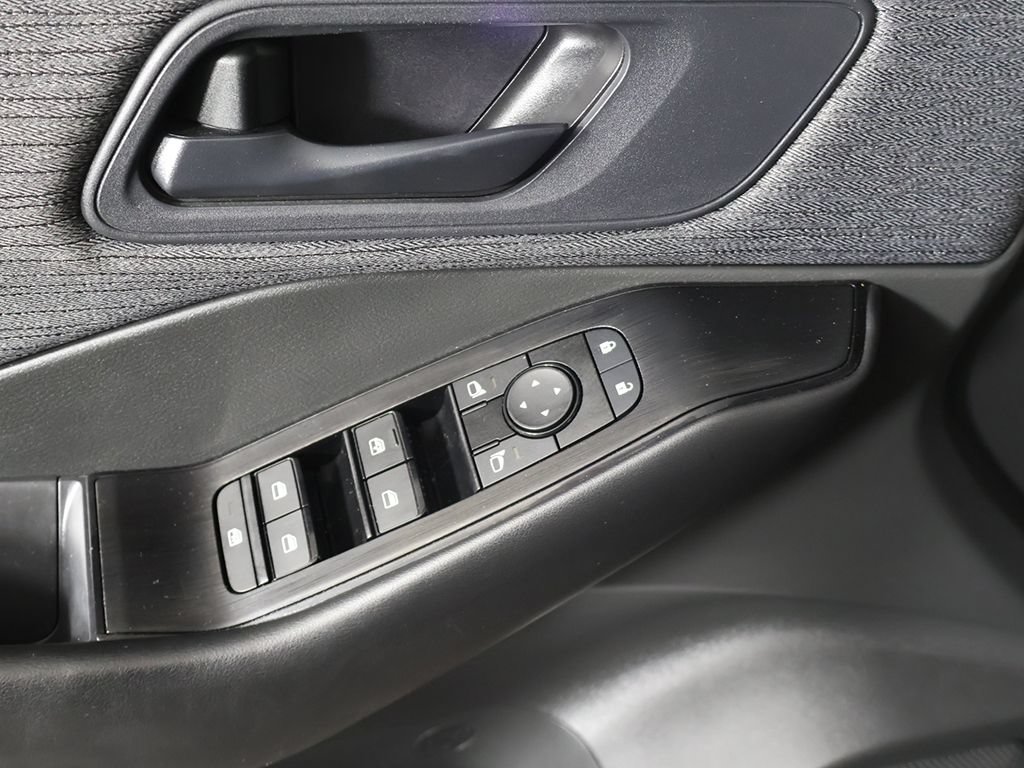 Used 2023 Nissan Rogue S AWD/4WD image 29