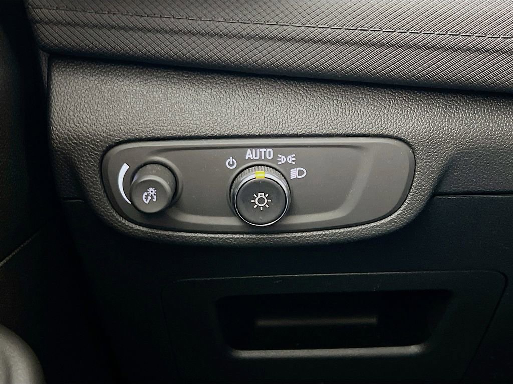 Used 2024 Chevrolet TrailBlazer LS w/ LS Convenience Package FWD image 32