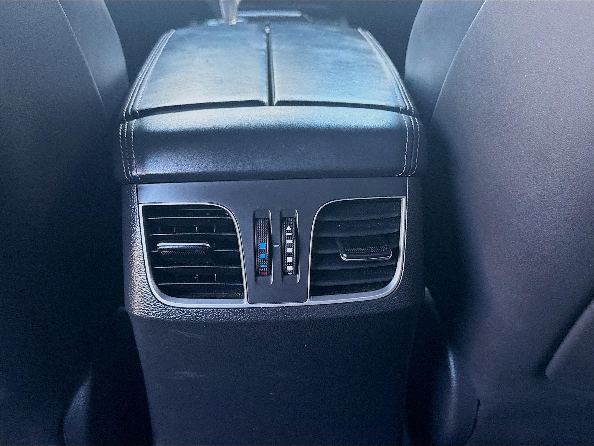 Used 2018 Genesis G80 3.3T Sport image 23