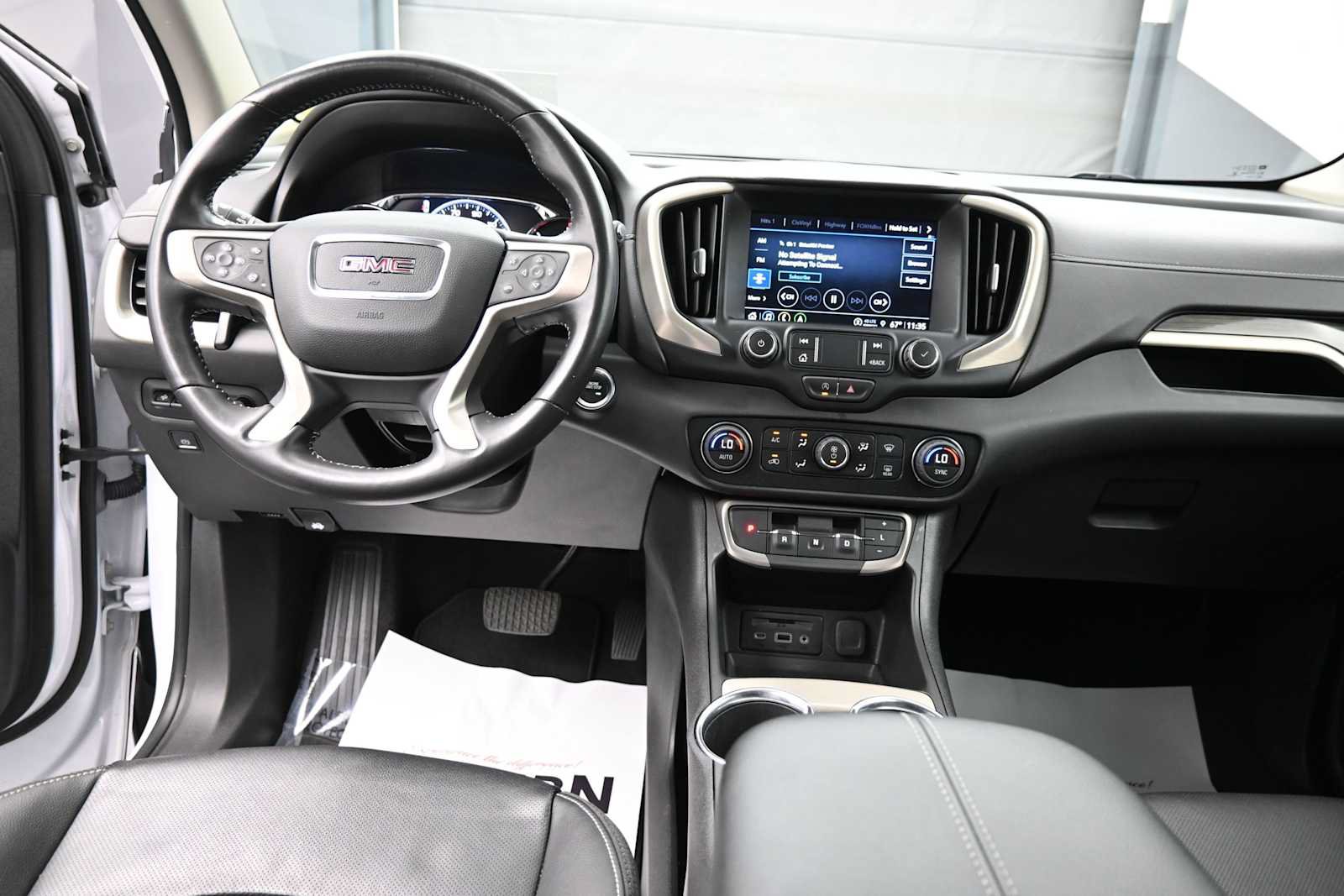 Used 2022 GMC Terrain Denali w/ Denali Premium Package AWD/4WD image 15