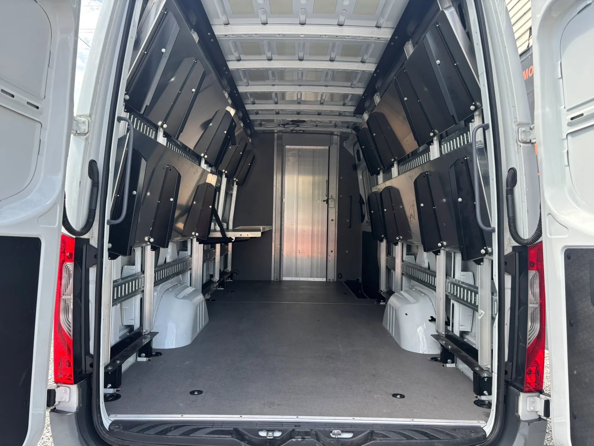 Used 2020 Mercedes-Benz Sprinter 2500 image 21