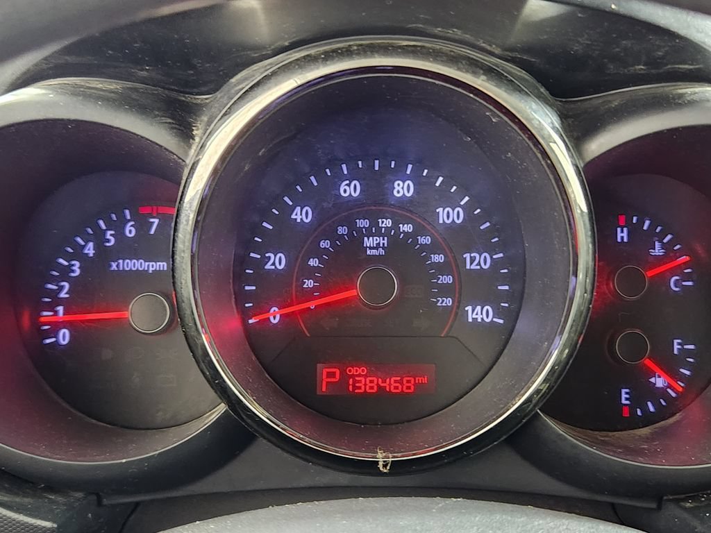 Used 2010 Kia Soul + FWD image 17
