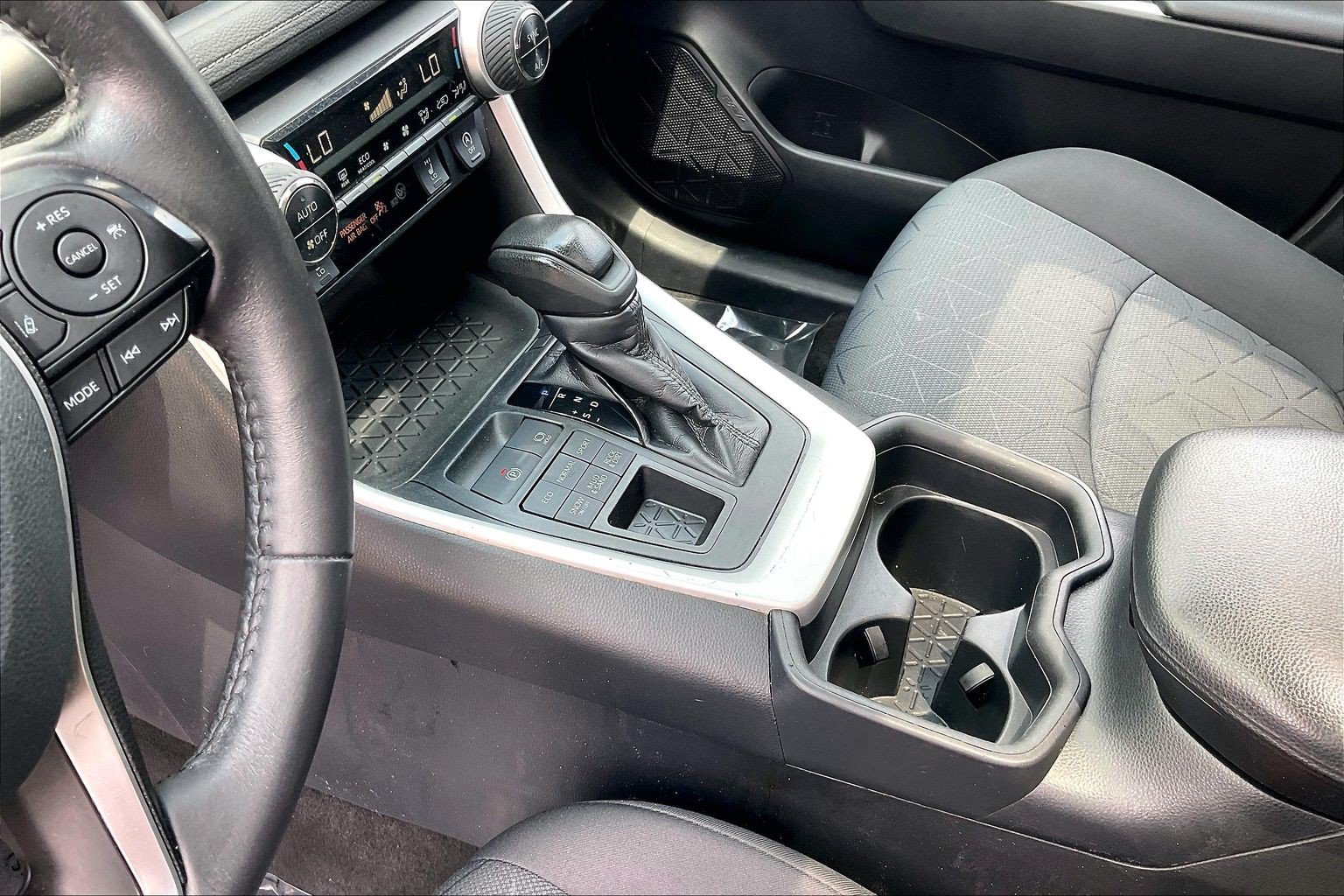 Used 2020 Toyota RAV4 XLE w/ Convenience Package AWD/4WD image 22