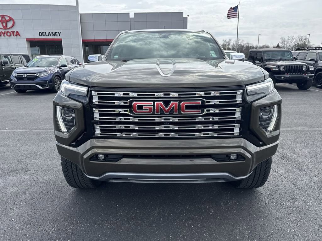 Used 2024 GMC Canyon Denali image 3