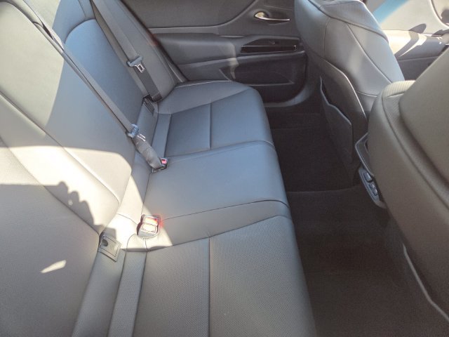Used 2025 Lexus ES 350 w/ Premium Package FWD image 4