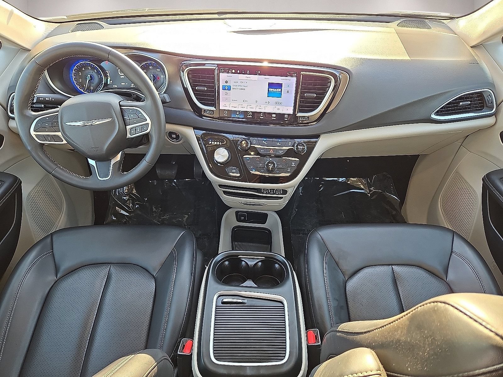 Used 2023 Chrysler Pacifica Touring-L FWD image 17