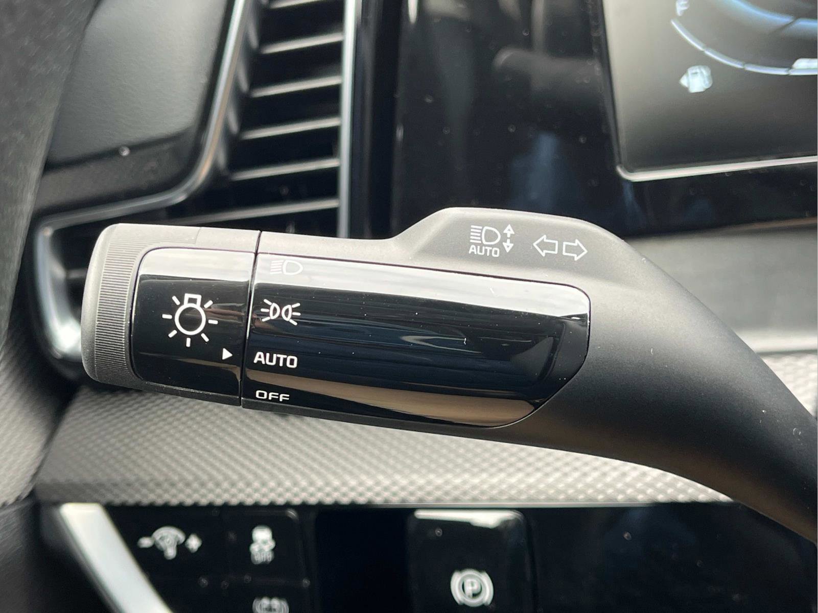 New 2025 Kia Sportage LX image 32