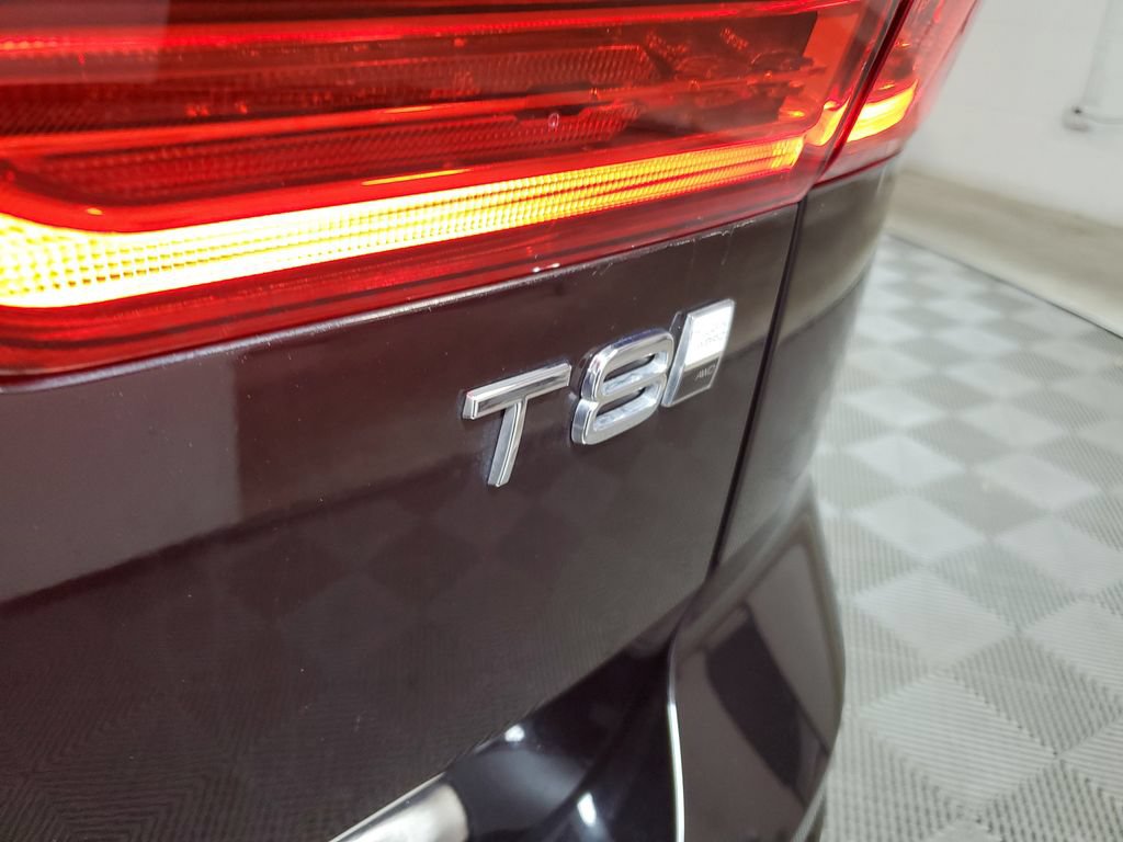 Certified 2025 Volvo XC60 T8 Plus w/ Protection Package Premier AWD/4WD image 10