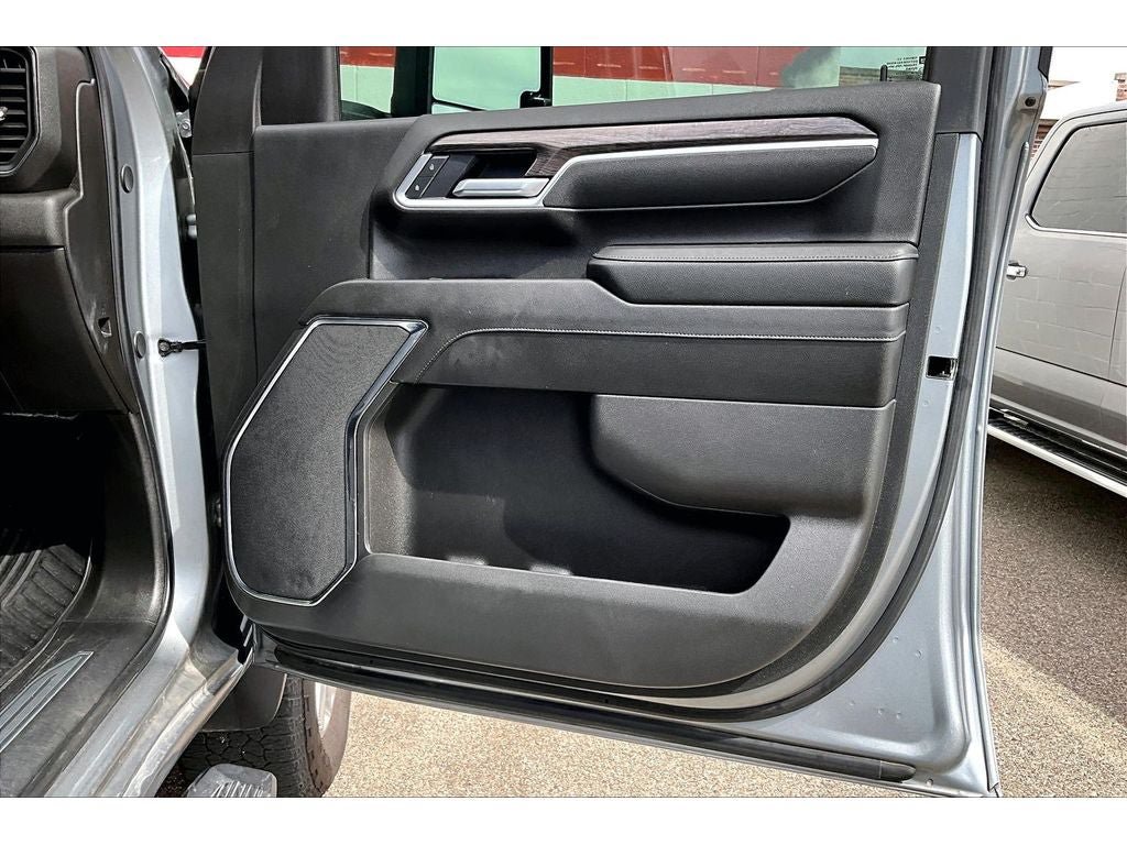 Used 2025 Chevrolet Silverado 3500 LTZ AWD/4WD image 19