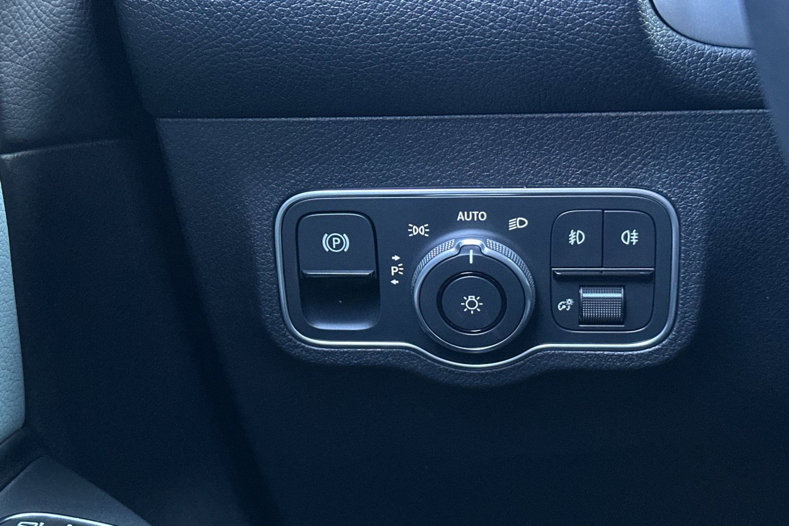 New 2026 Mercedes-Benz GLB 250 image 28