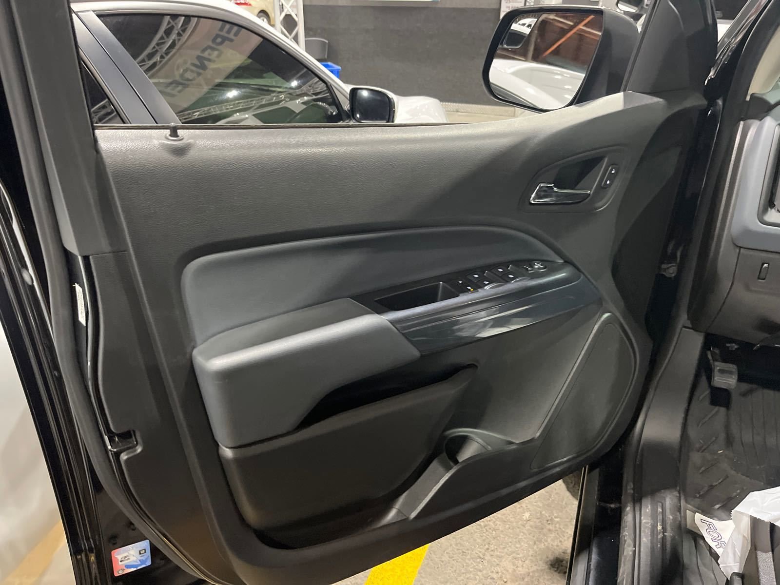 Used 2021 Chevrolet Colorado Z71 w/ Z71 Midnight Edition image 8