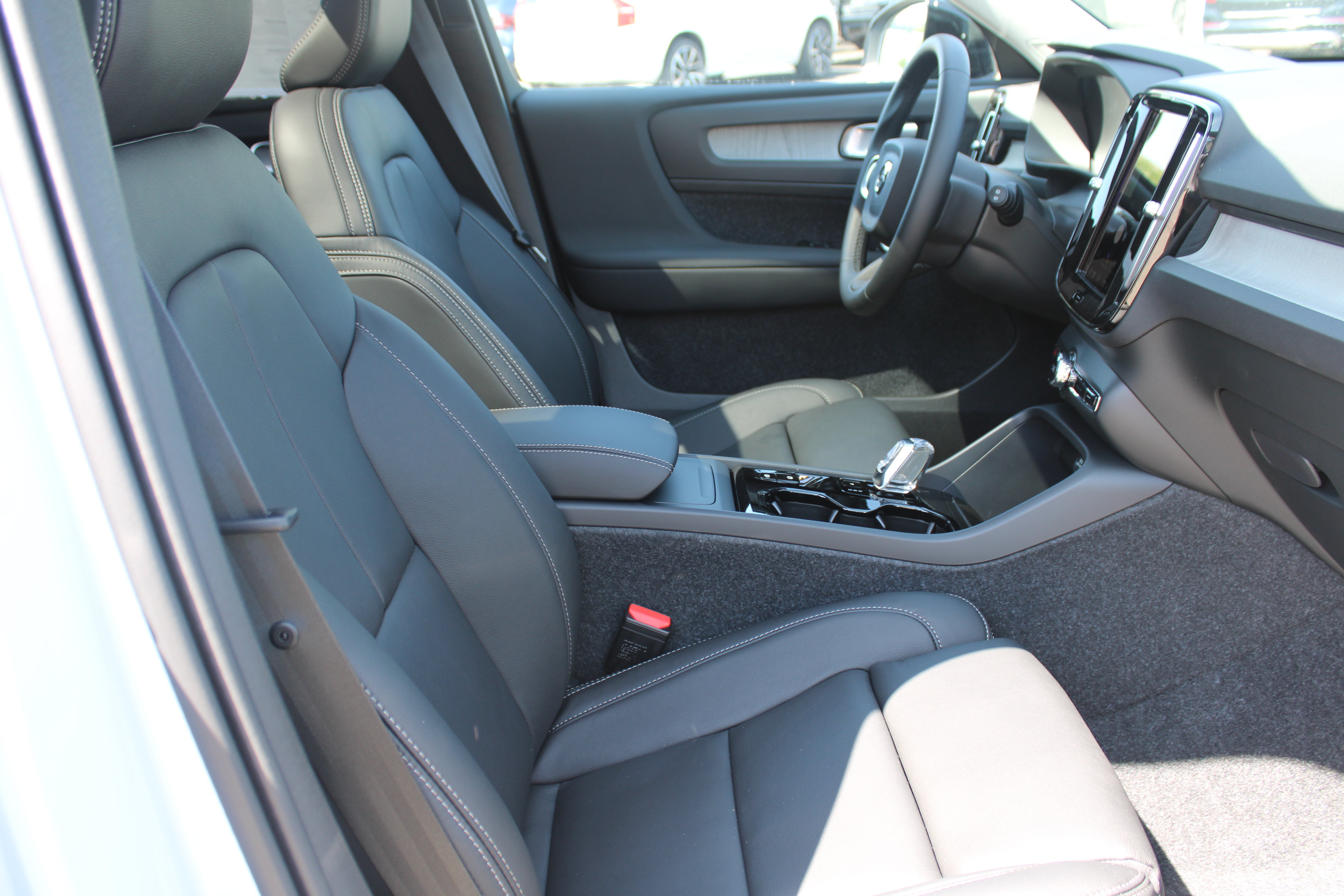 Used 2026 Volvo XC40 B5 Plus w/ Protection Package Premier AWD/4WD image 39