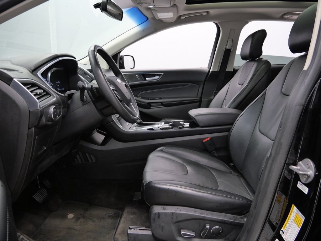Used 2017 Ford Edge Titanium w/ Technology Package AWD/4WD image 10