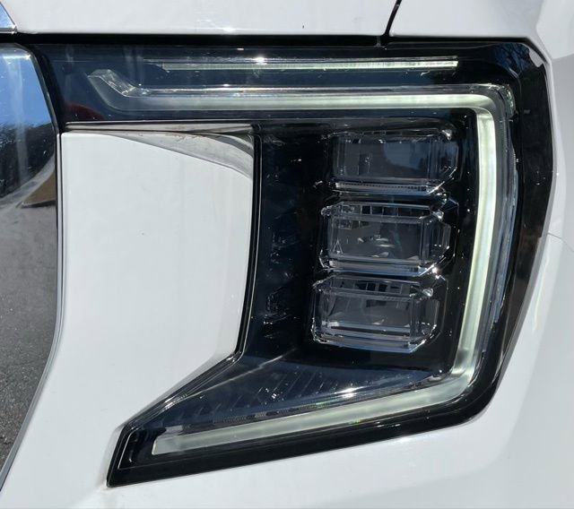 Used 2022 GMC Yukon SLT w/ SLT Premium Package AWD/4WD image 12
