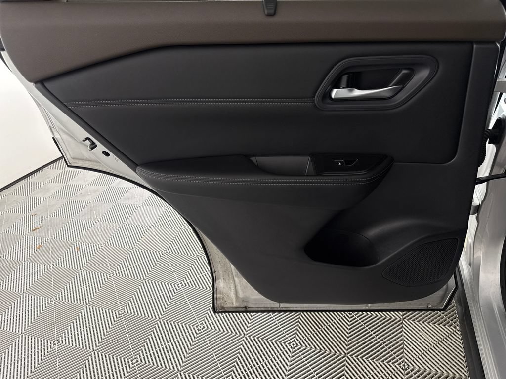 Used 2023 Nissan Rogue SL w/ SL Premium Package FWD image 12