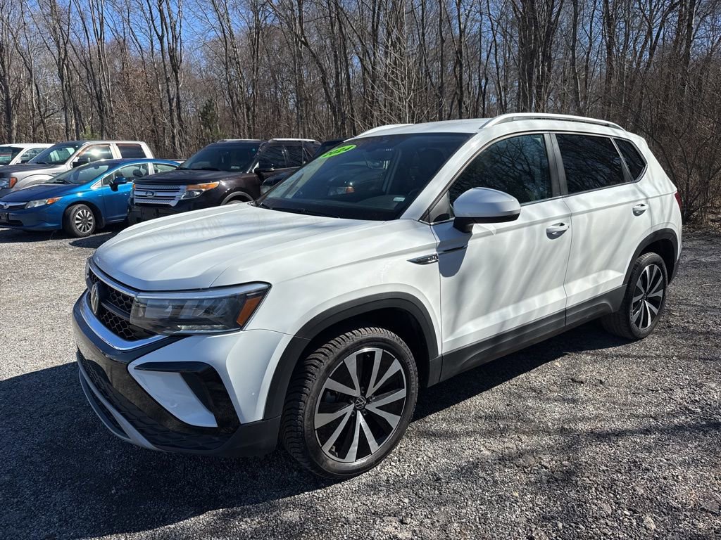 Used 2024 Volkswagen Taos SE image 4