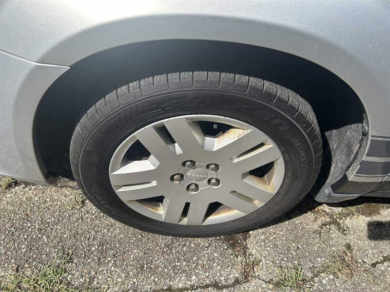 Used 2011 Dodge Avenger Express FWD image 33