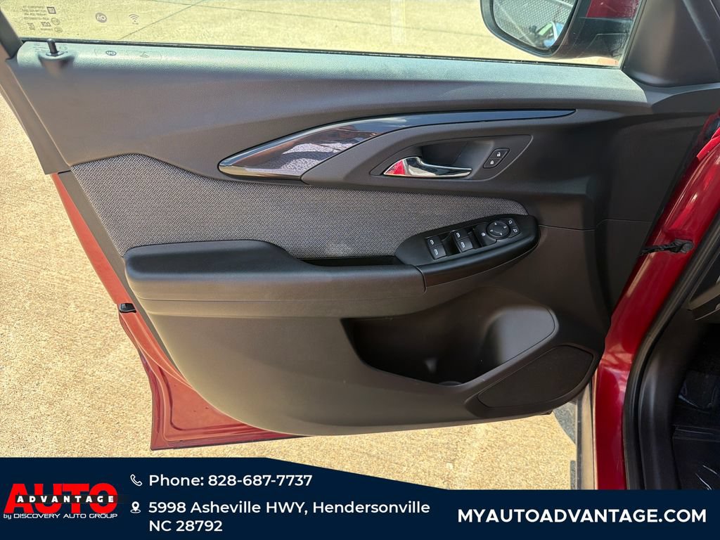 Used 2021 Chevrolet TrailBlazer LT w/ Convenience Package FWD image 8