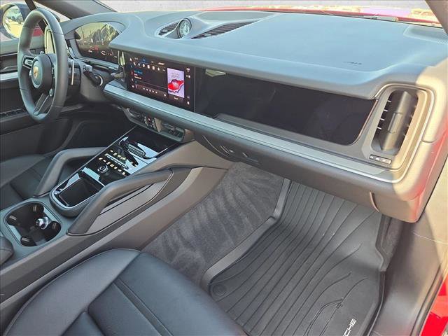 Used 2025 Porsche Cayenne Coupe image 22