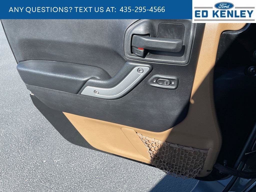 Used 2015 Jeep Wrangler Unlimited Sahara w/ Dual Top Group image 17