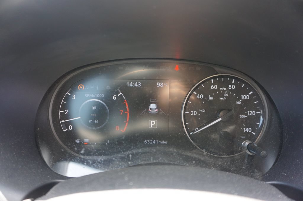 Used 2021 Nissan Kicks SR w/ Interior Electronics Package FWD image 6