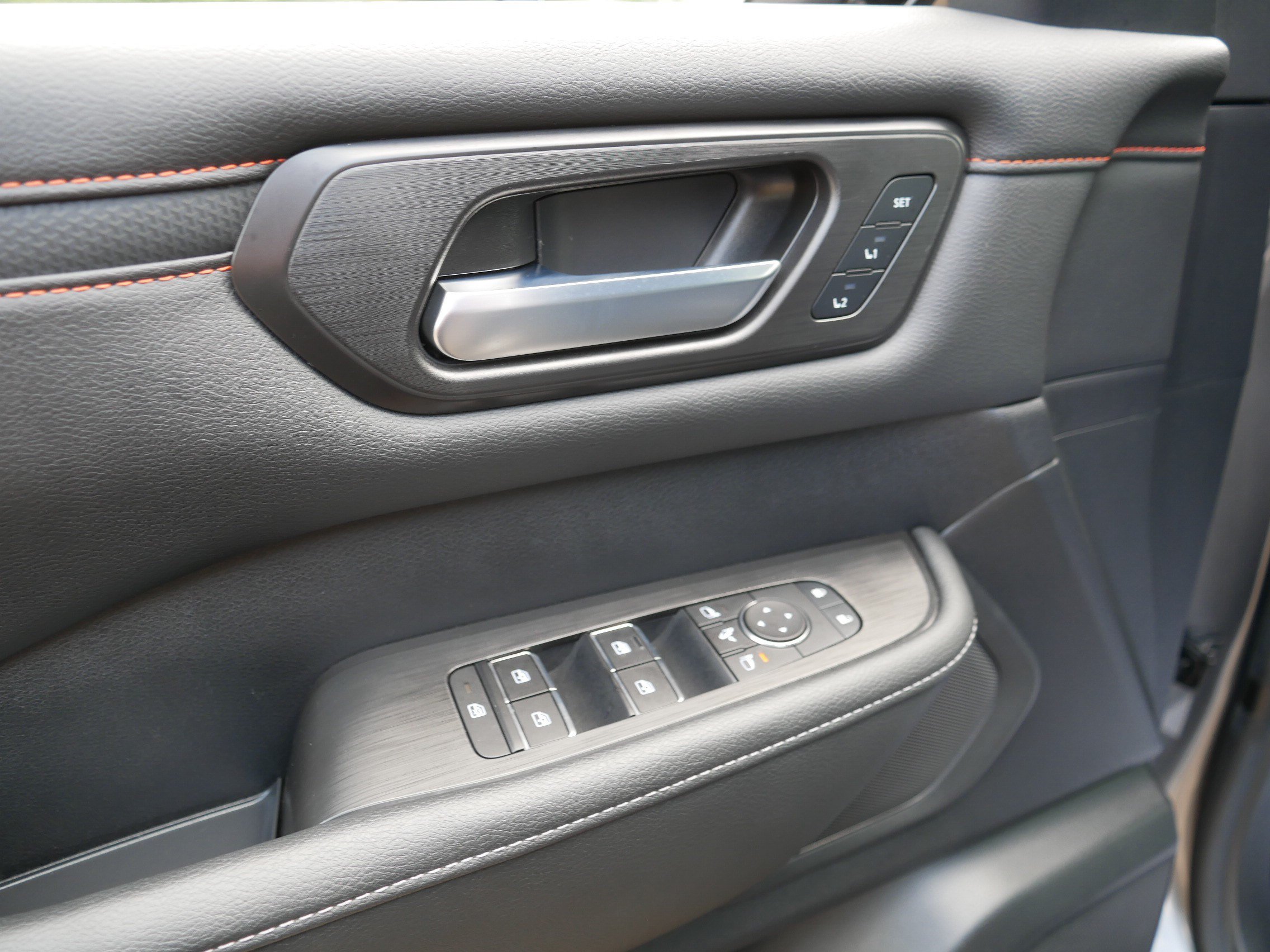 Certified 2025 Nissan Armada PRO-4X AWD/4WD image 19