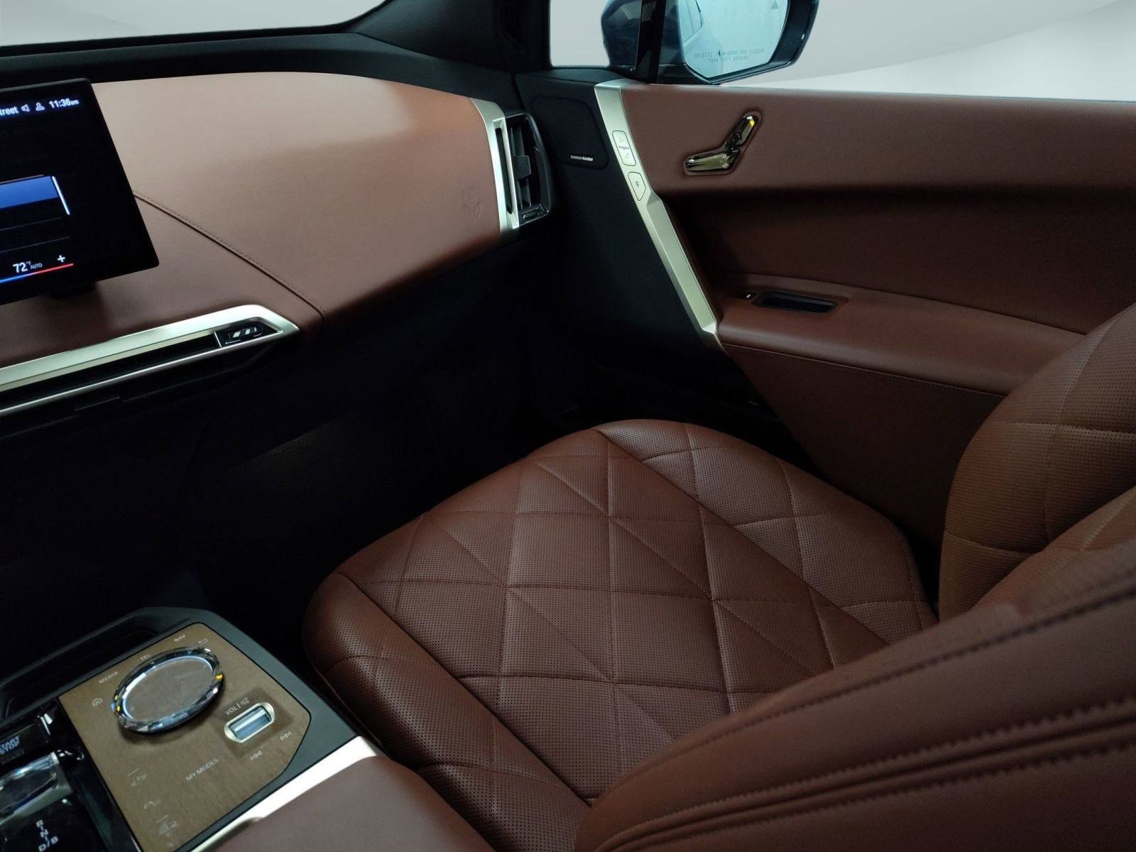 Used 2023 BMW iX xDrive50 w/ Ultimate Package 2 image 22