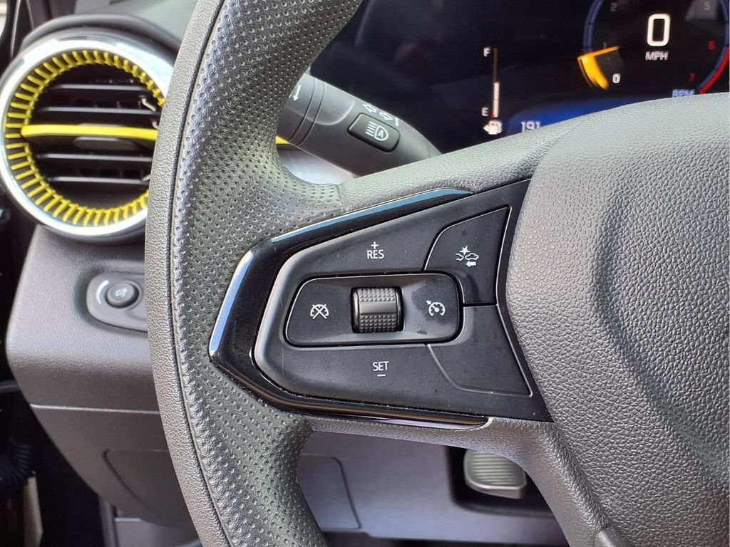 Used 2025 Chevrolet Trax LT FWD image 15