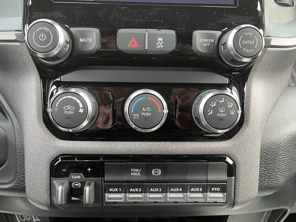 New 2026 RAM 3500 Tradesman w/ Chrome Appearance Group A AWD/4WD image 32
