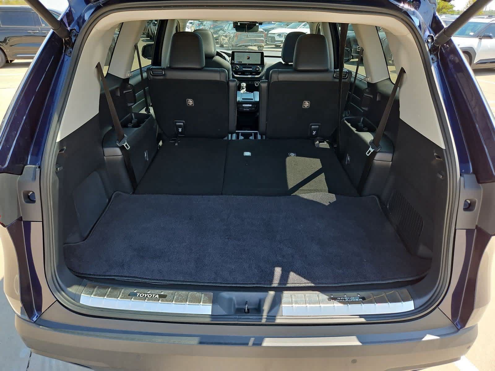 Used 2025 Toyota Grand Highlander AWD image 35