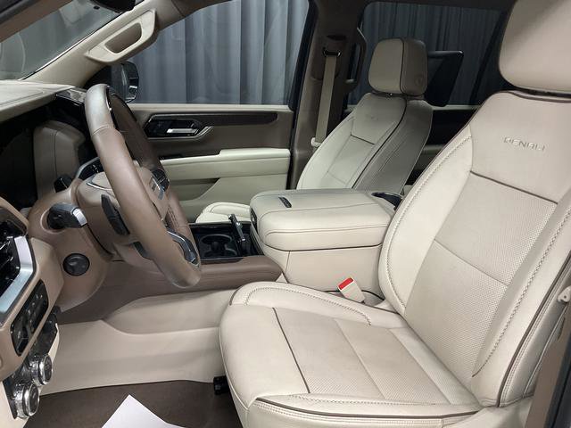 Used 2025 GMC Yukon XL Denali w/ Denali Reserve Package AWD/4WD image 11