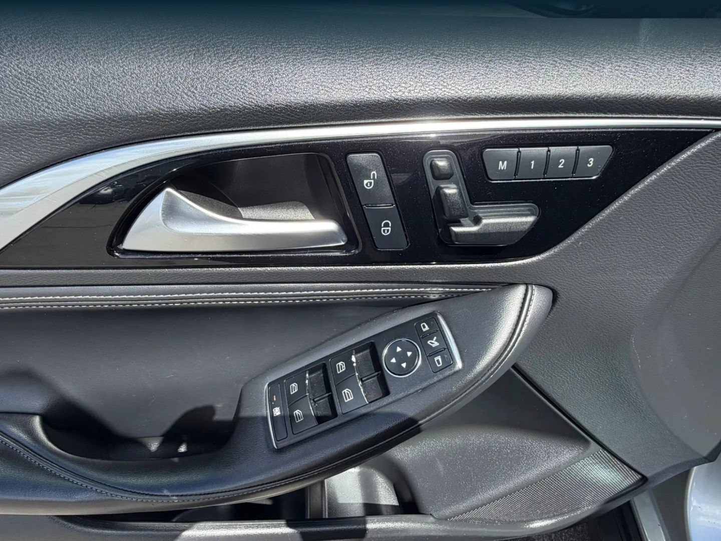 Used 2018 INFINITI QX30 AWD image 33