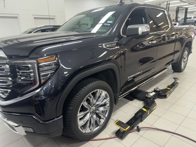 Used 2022 GMC Sierra 1500 Denali w/ Denali Reserve Package AWD/4WD image 2