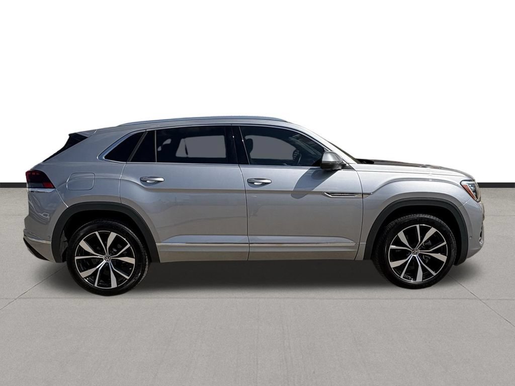 Used 2025 Volkswagen Atlas Cross Sport SEL Premium R-Line AWD/4WD image 4