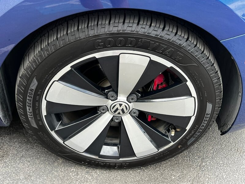 Used 2014 Volkswagen Beetle R-Line FWD image 12
