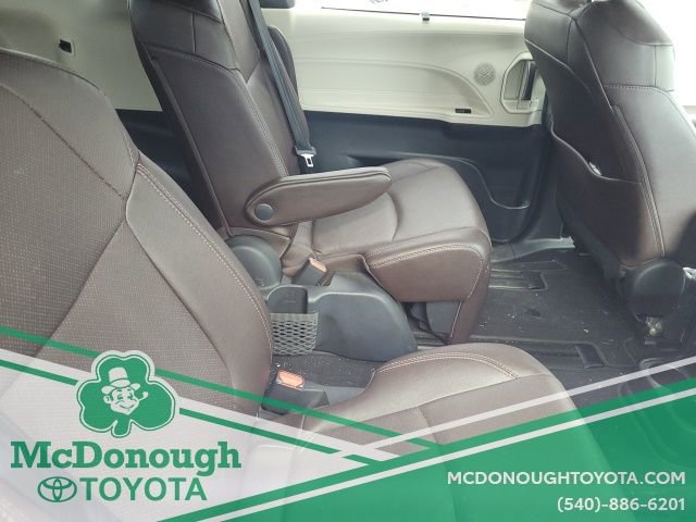 Used 2021 Toyota Sienna Platinum image 11