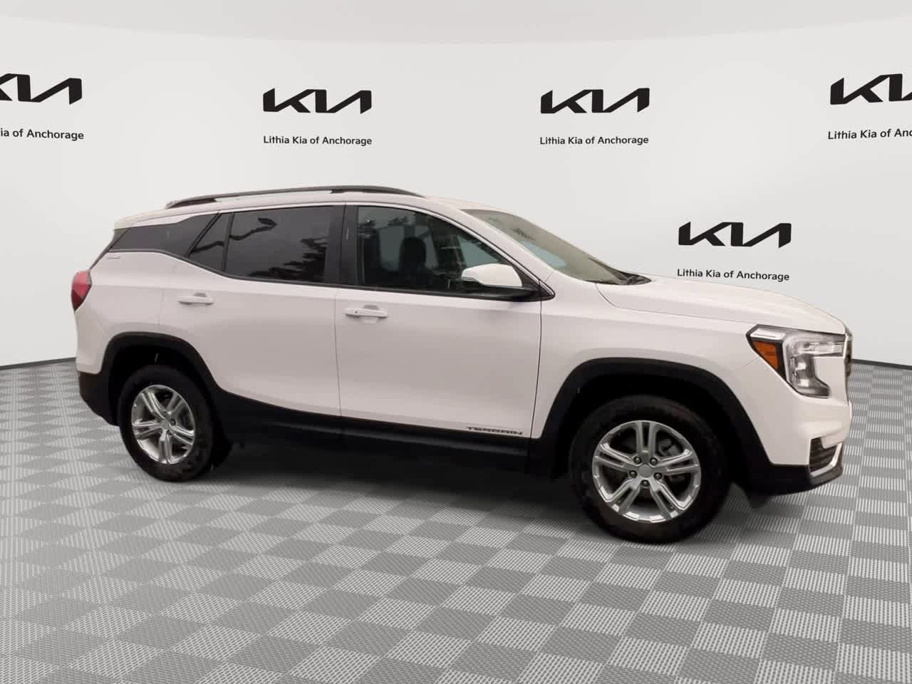 Used 2023 GMC Terrain SLE w/ Driver Convenience Package AWD/4WD image 9
