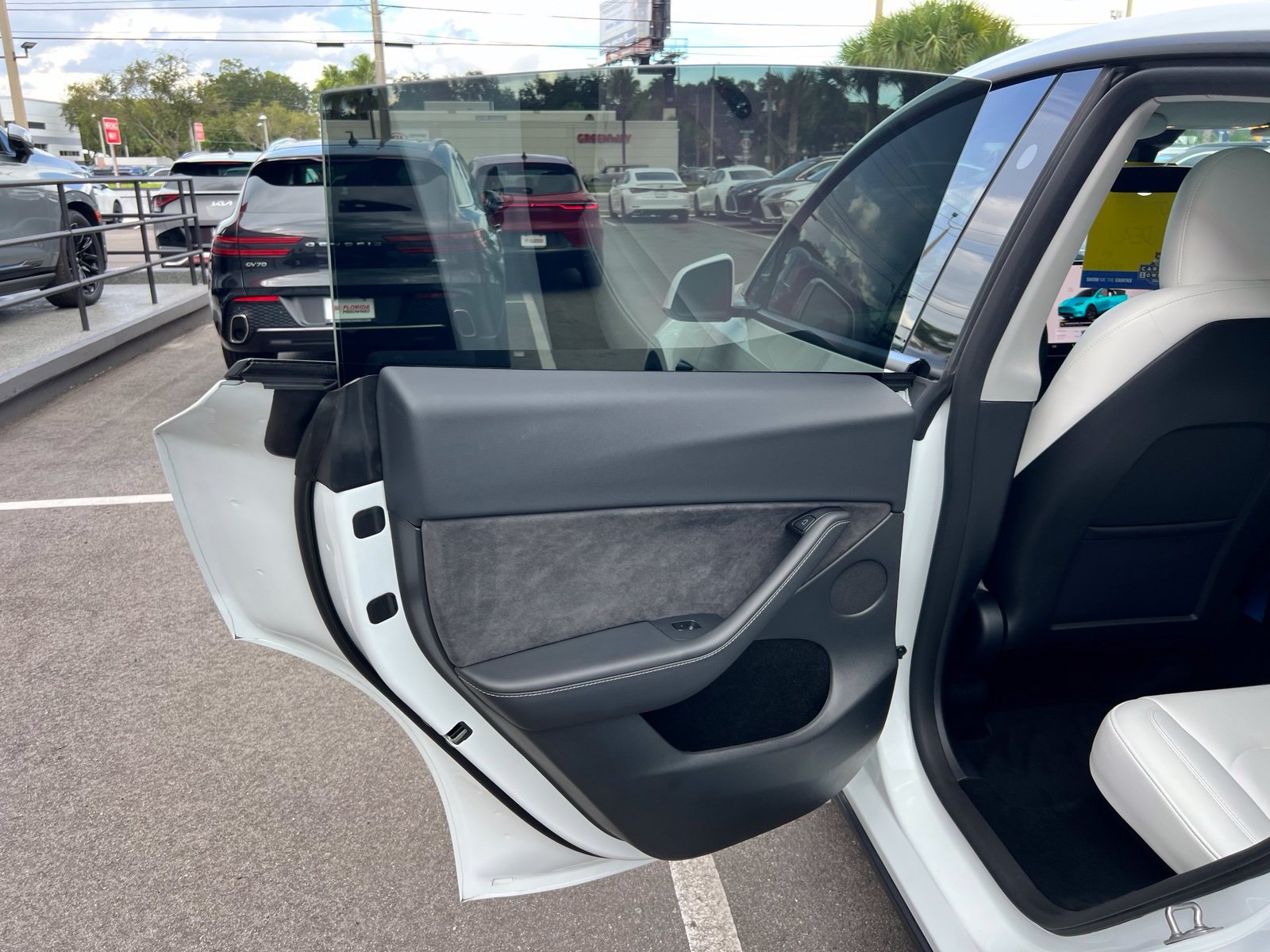 Used 2025 Tesla Model Y Long Range RWD image 49