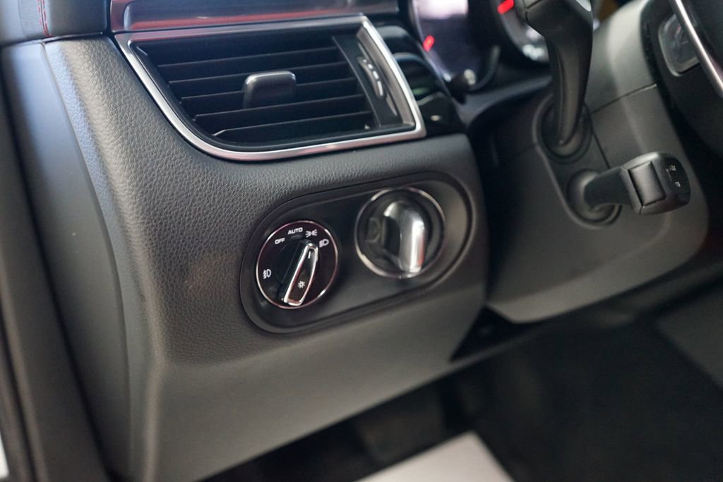 Used 2015 Porsche Macan S w/ Premium Package Plus image 30