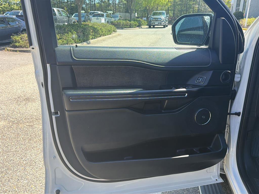 Used 2021 Ford Expedition Max Limited image 5