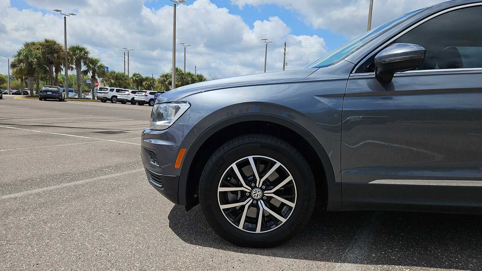 Used 2021 Volkswagen Tiguan SE w/ Panoramic Sunroof Package FWD image 19